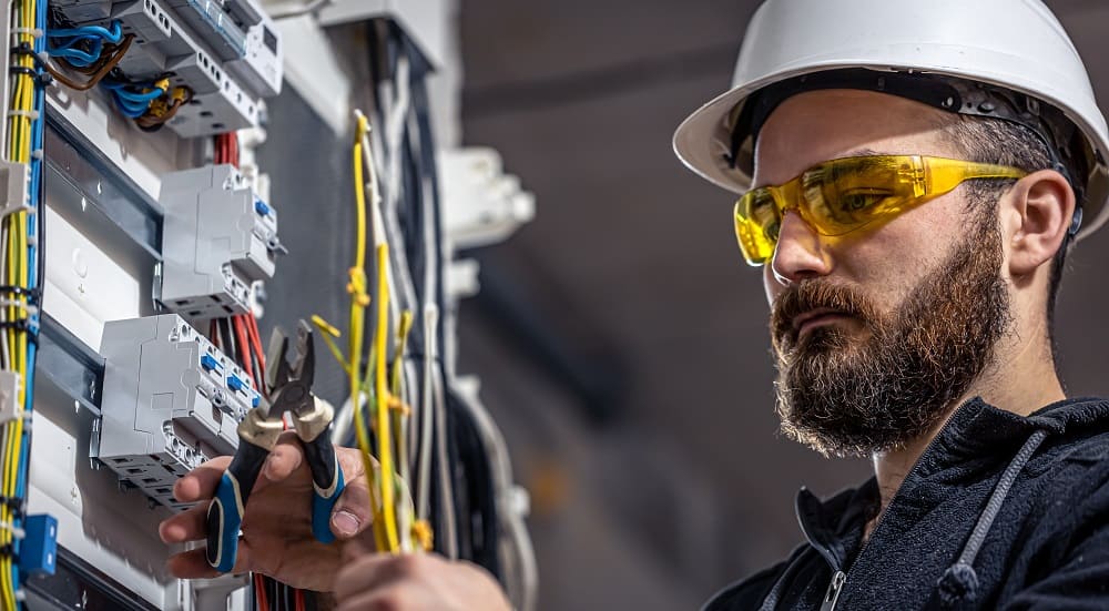 Электромонтаж щитка Монтаж щитка в новостройках